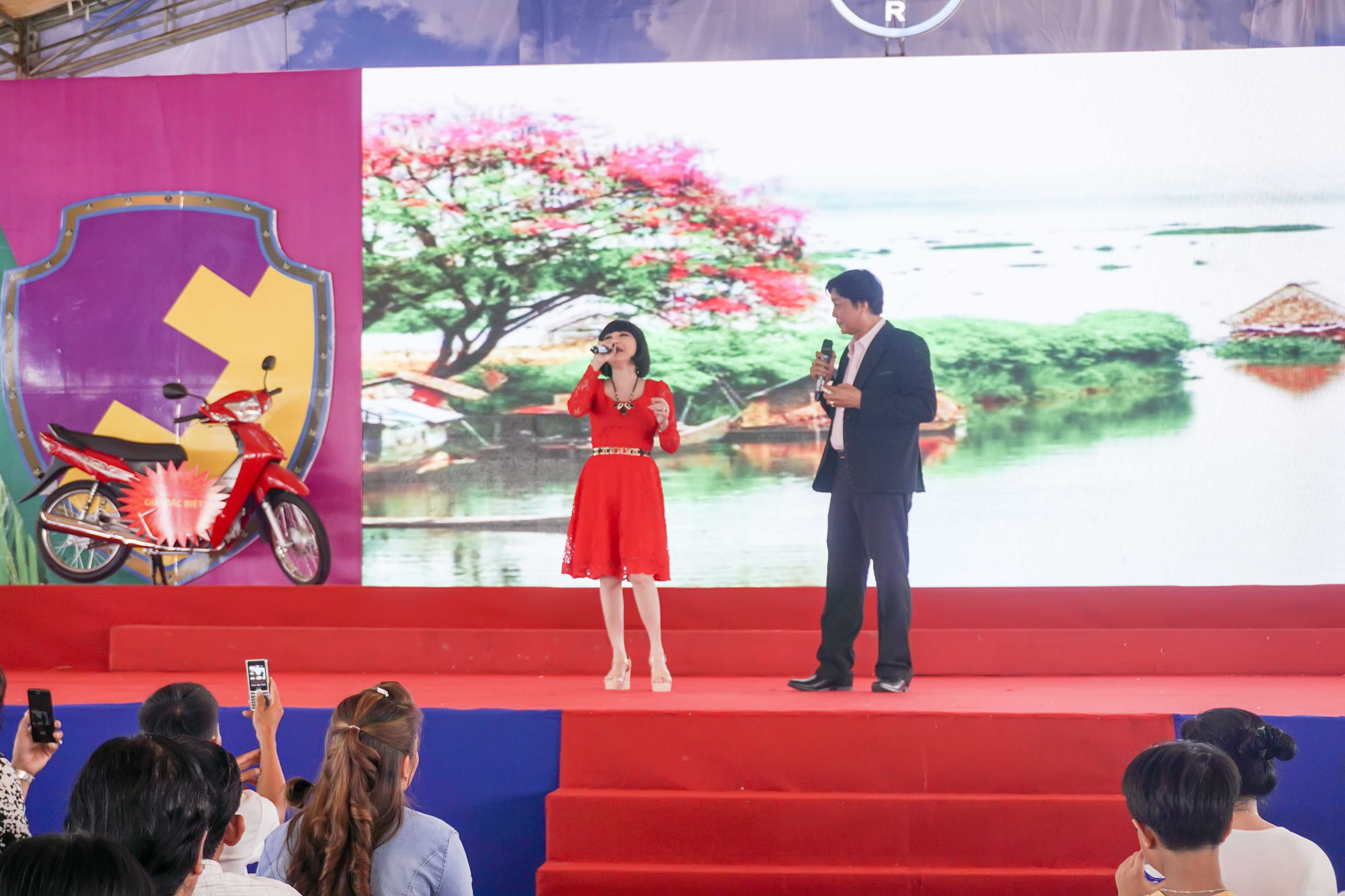 Nghệ sĩ biểu diễn tại Kiên Giang Festival